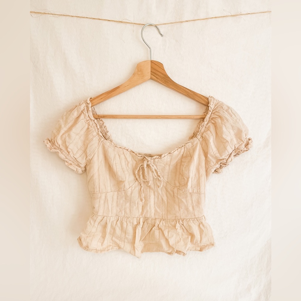 Urban Romantics: Puff Sleeve Crop Top.                          Woman’s Size S